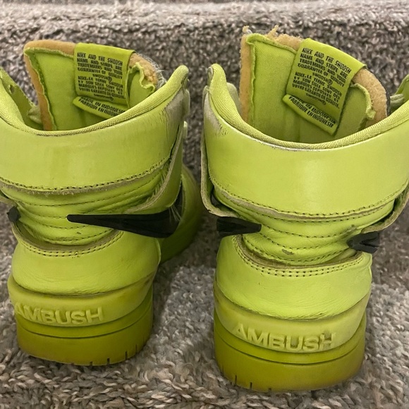 Nike Dunk High
AMBUSH Flash Lime - Picture 8 of 10